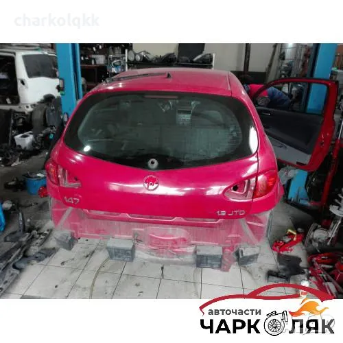 заден капак алфа ромео 147 червен, снимка 1
