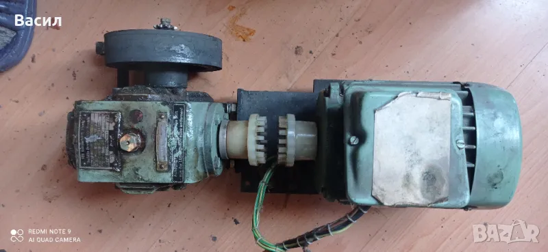 трифазен електромотор с две скорости и редуктор , снимка 1