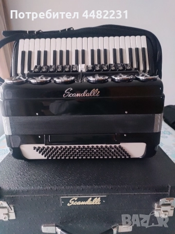 Продавам едно ново Италиянско Бижу за ценители акордеон Скандал 120баса черен с куфар , снимка 5 - Акордеони - 52943753