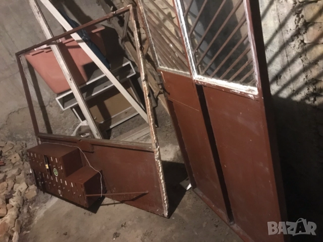 Метална врата