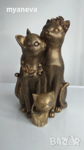 Котки, атрактивни статуетки 