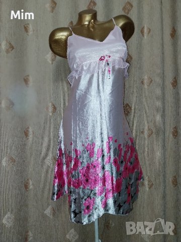  XL Сатенена нощница в розово в долната част с цветя 