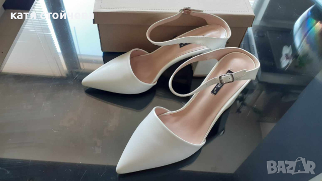 бели обувки, снимка 2 - Дамски обувки на ток - 44900762