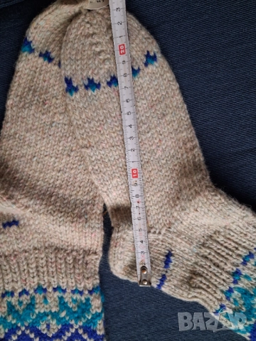 Вълнени чорапи с оригинални мотиви, снимка 7 - Дамски чорапи - 52323385