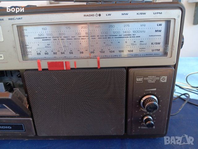 GRUNDIG RR 220 Радиокасетофон, снимка 3 - Радиокасетофони, транзистори - 44132353