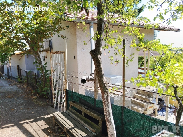 продам два съседни парцела с вила, снимка 1