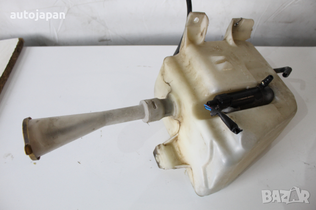 Казанче течност чистачки с моторче Нисан примера п12 2.0 140кс комби 02г Nissan primera p12 2.0 140h, снимка 2 - Части - 44859749