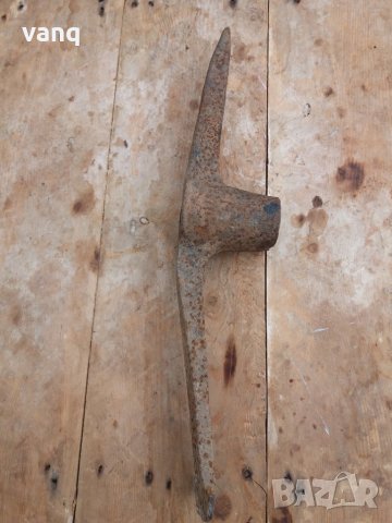 Стара ръчно кована кирка инстромент ковано желязо, снимка 1 - Антикварни и старинни предмети - 32244248