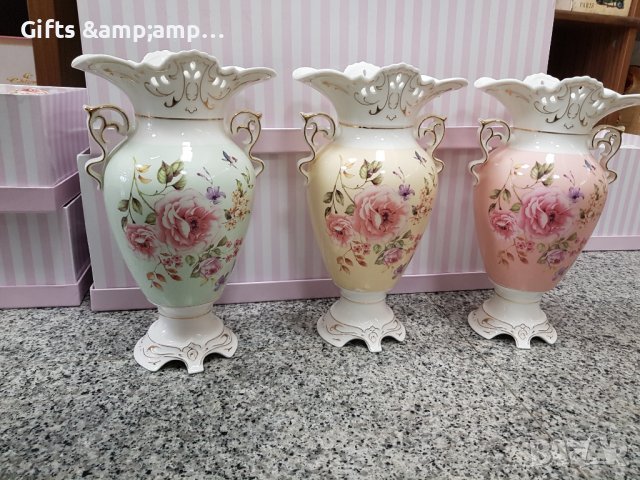 Порцеланови вази с рози , снимка 1 - Вази - 38708890