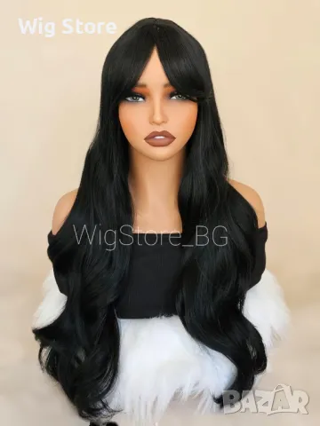 Черна перука с бретон на леки къдрици