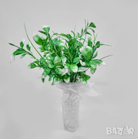 Изкуствена аранжировка от зелени клонки с бели акценти – Стилна нотка свежест за интериора, снимка 6 - Други стоки за дома - 52137814
