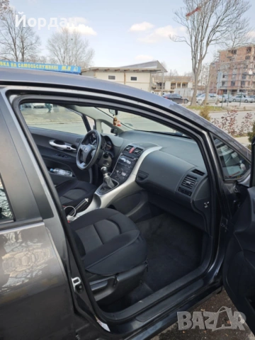 Toyota Auris Facelift - 2011г. - 6 скорости - Изключително запазена!, снимка 8 - Автомобили и джипове - 53160738