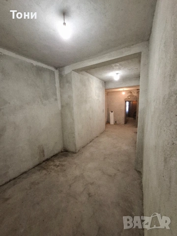 Склад под наем кв.Хладилника до Мол Парадайс 