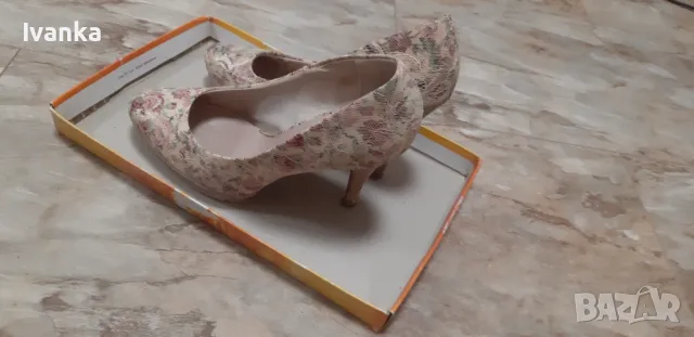 Дамски обувки с висок ток 