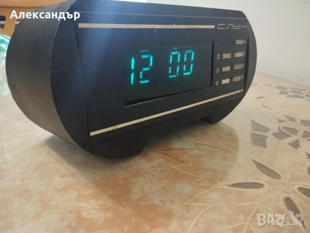 първия руски настолен Ел часовник