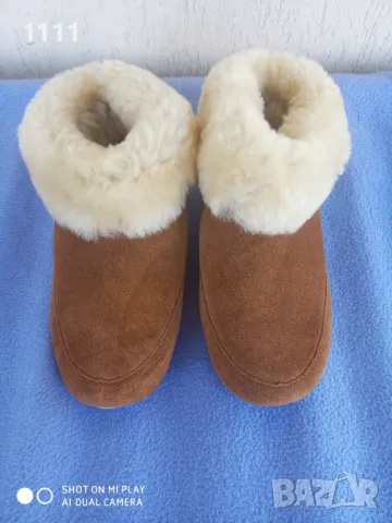 Пантофи-естествена кожа.