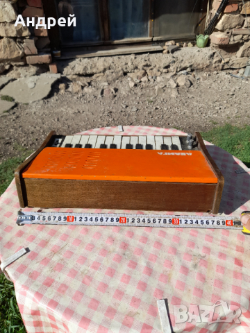Стар синтезатор,електрическо пиано Авлига, снимка 3 - Антикварни и старинни предмети - 36538399