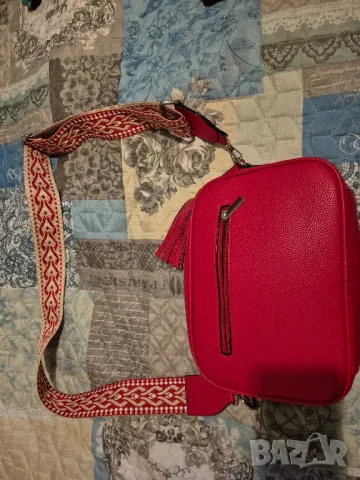 червена чанта, снимка 4 - Чанти - 48934069