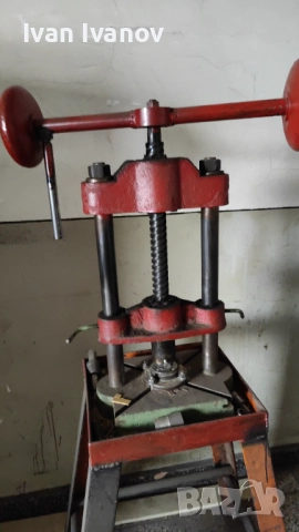Продавам ръчни винтови преси.