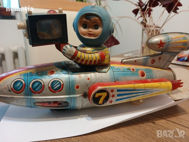 Стара ламаринена играчка