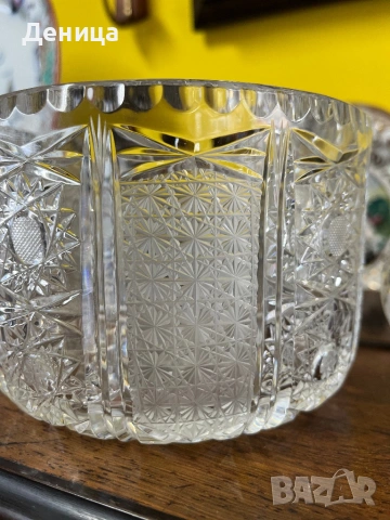 Бохемска кристална бонбониера Страхотна изработка, с много богата гравюра, която почти я покрива , снимка 7 - Аксесоари за кухня - 53117083