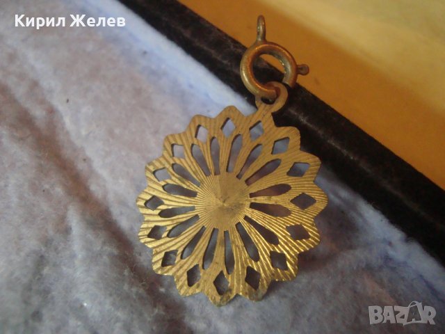 СТАРИНЕН ОРНАМЕНТИРАН АЖУРЕН БРОНЗОВ ПОЗЛАТЕН РЕТРО АРТ МЕДАЛЬОН с РЯДКА БРОНЗОВА КАРАБИНКА 29847, снимка 6 - Антикварни и старинни предмети - 37789105