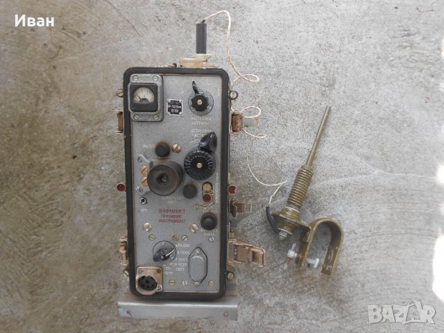 Радиостанция Р-105 М + Антена / СССР-военна-армейска /, снимка 1 - Антикварни и старинни предмети - 33682282