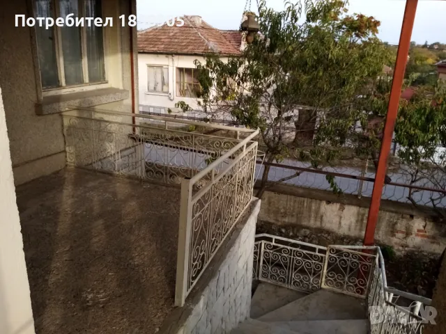 Двуетажна къща с двор в с.Маломир, снимка 12 - Къщи - 48352391