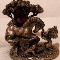 Стара красива метална скулптура- Подарък на магическата сила - Англия, снимка 1 - Антикварни и старинни предмети - 27615651