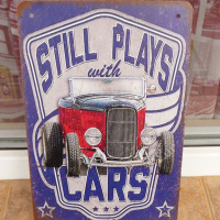 Метална табела кола Still Plays with Cars ретро автомобил гаражи, снимка 1 - Рекламни табели - 44847747
