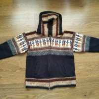 Супер топла и мекичка жилетка с качулка от Еквадор, размер 128-134, снимка 1 - Детски пуловери и жилетки - 43560888