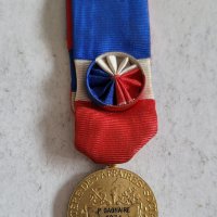 Френски медал за заслуги , снимка 1 - Антикварни и старинни предмети - 39233051