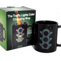 Магическа чаша за чай и кафе Светофар Magic cup забавен подарък за шофьори, снимка 4 - Чаши - 38396828