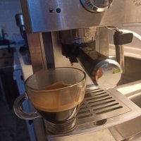 Кафе машина Саеко Поемия с ръкохватка с крема диск, работи перфектно и прави страхотно кафе с каймак, снимка 2 - Кафемашини - 38047734