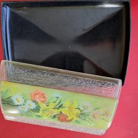 Старинна цветна кутийка с капаче, снимка 3 - Кутии за съхранение - 42948274