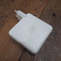 Apple оригинално зарядно 61W / A1947, снимка 1 - Захранвания и кутии - 43355694