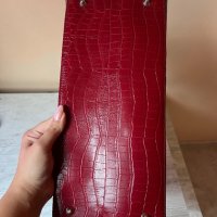 Нова червена чанта с ефект крокодилска кожа ❤️❤️❤️, снимка 10 - Чанти - 43887186