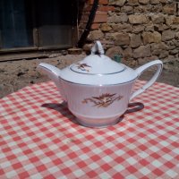 Порцеланов чайник #2, снимка 1 - Антикварни и старинни предмети - 28607792
