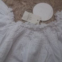 Бяла памучна риза с четвъртито ластично деколте и дантелен бордюр, снимка 2 - Ризи - 37716854