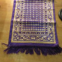 детско турско молитвено килимче, килимче за молитва за Намаз виолетов фон с красиви златни мотиви, снимка 2 - Антикварни и старинни предмети - 43170082