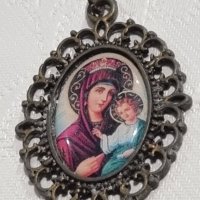 Vintage медальон-висулка с лика на Богородица, снимка 2 - Колиета, медальони, синджири - 42998387