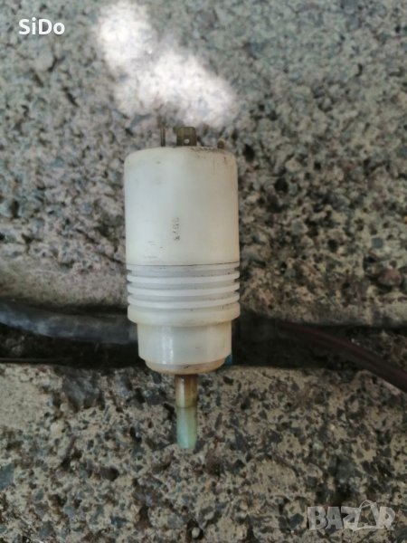 Оригинална помпа  (Hella) за казанчето на чистачките с маркучите за Голф 2!, снимка 1