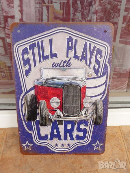 Метална табела кола Still Plays with Cars ретро автомобил гаражи, снимка 1