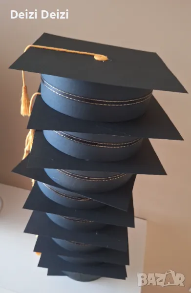 Шапки и подаръчета за завършване на випуск 2025г , снимка 1