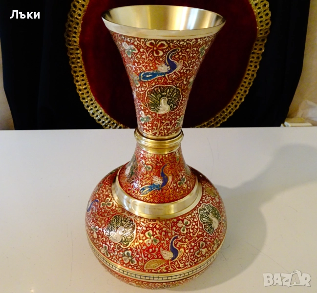 Приказна бронзова ваза,цветен клетъчен емайл,пауни,цветя. , снимка 1