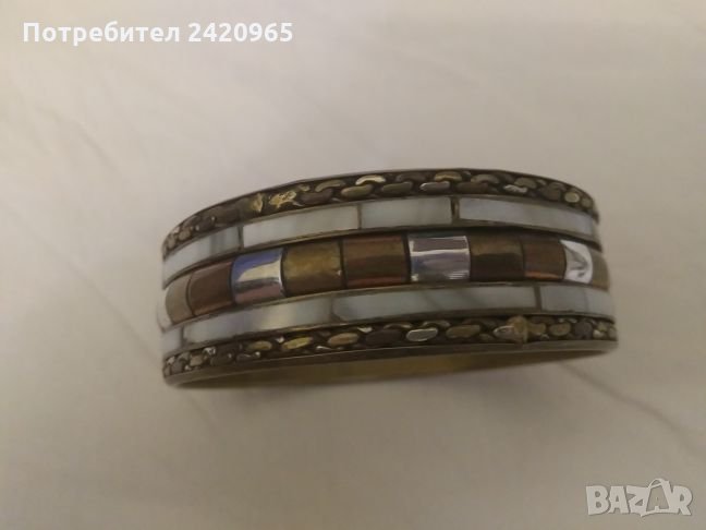 Стара месингова гривна със седеф, снимка 1