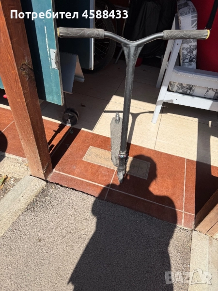 Тротинетка и каска, снимка 1