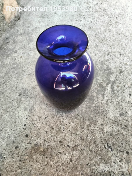Ваза от синьо стъкло, снимка 1
