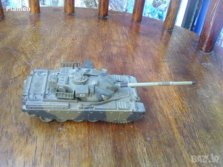 Пластмасов модел на съвременен английски танк, снимка 1