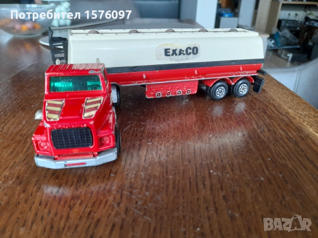 Камион Matchbox Super Kings K-16 Ford и TEXACO цистерна 1:64, без липси.
